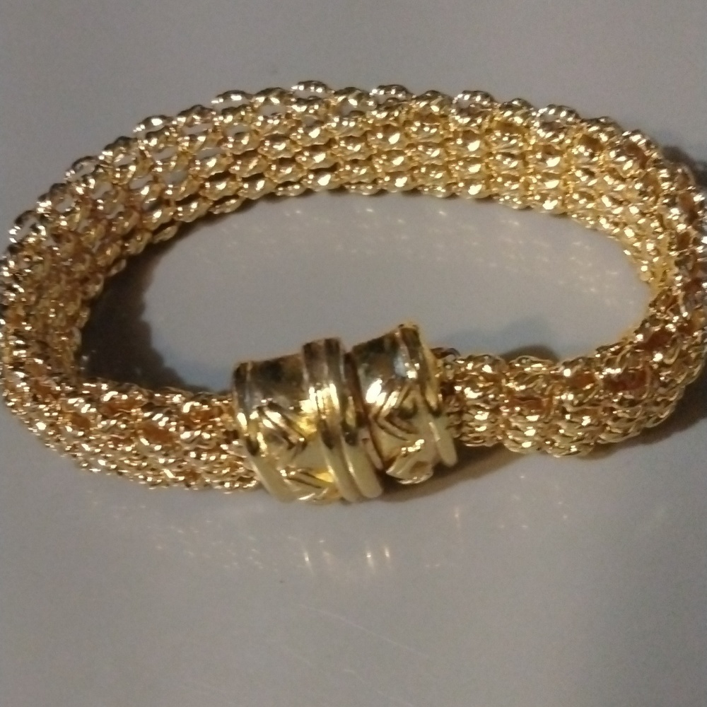 Magnetic gold tone bracelet NWT (sku 1245) - Picture 7 of 9